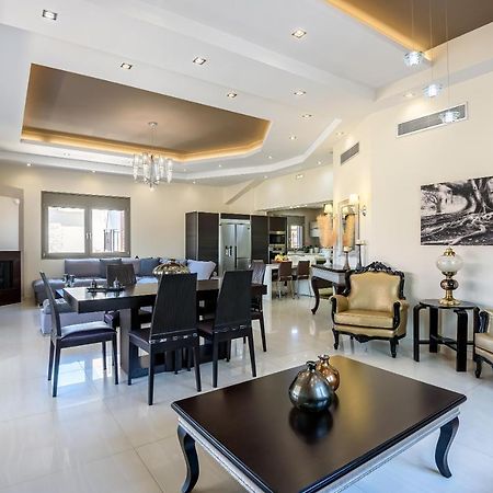 Luxury Villa In City Center With Rooftop Swimming Pool خانيا المظهر الخارجي الصورة