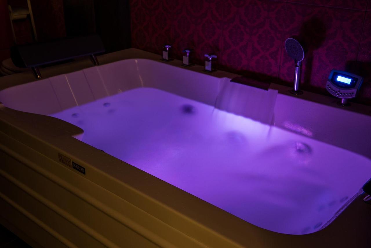 Luxury Villa In City Center With Rooftop Swimming Pool خانيا المظهر الخارجي الصورة